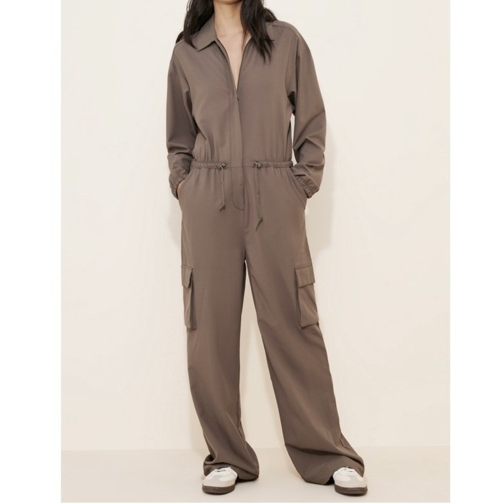 Beyond Yoga City Chic Cargo Jumpsuit Women M Taupe Long Sleeve Drawstring